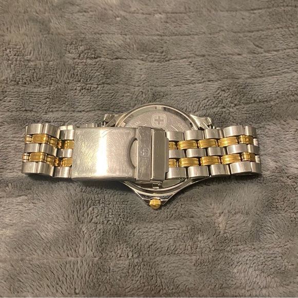 Wenger Swiss Military Watch - Picture 8 of 12